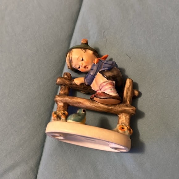 Hummel - Picture 1 of 2